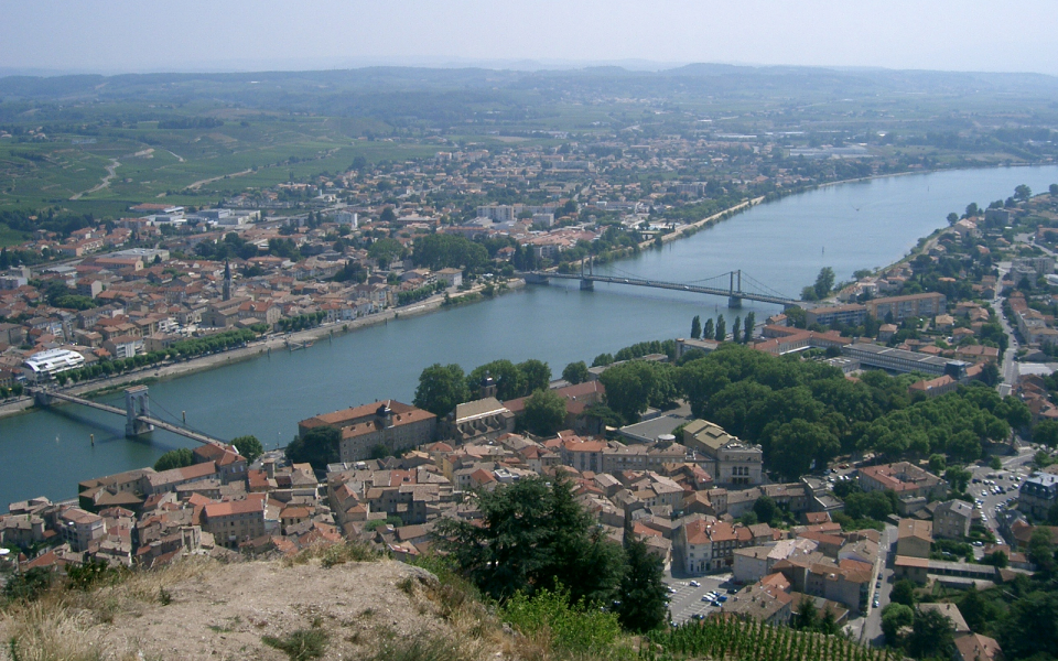 Tournon-sur-Rhône - Ardèche.JPG